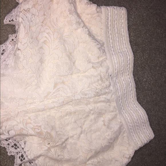 white shorts - Picture 2 of 3